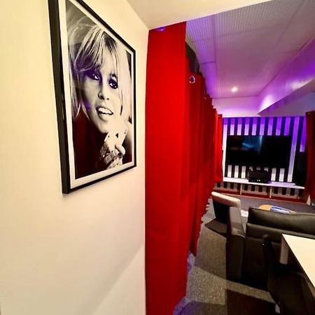 פריז Experience Cinema Immersif Dans Appartement Renove Pres De Montmartre מראה חיצוני תמונה