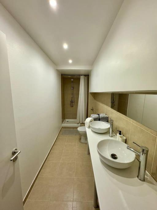 פריז Experience Cinema Immersif Dans Appartement Renove Pres De Montmartre מראה חיצוני תמונה