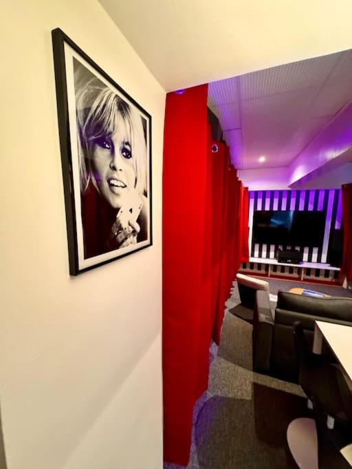 פריז Experience Cinema Immersif Dans Appartement Renove Pres De Montmartre מראה חיצוני תמונה